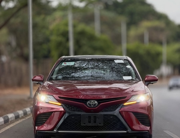 2018 TOYOTA CAMRY XSE – FOREIGN USED | SPORT LUXURY SEDAN 
