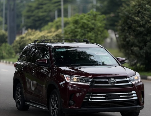 Toyota Highlander XLE 2018 Model – Premium SUV
