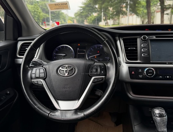 Toyota Highlander XLE 2018 Model – Premium SUV