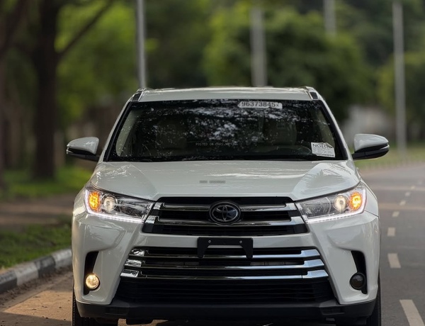 Toyota Highlander XLE 2017🔥 Luxury, Comfort & Reliability