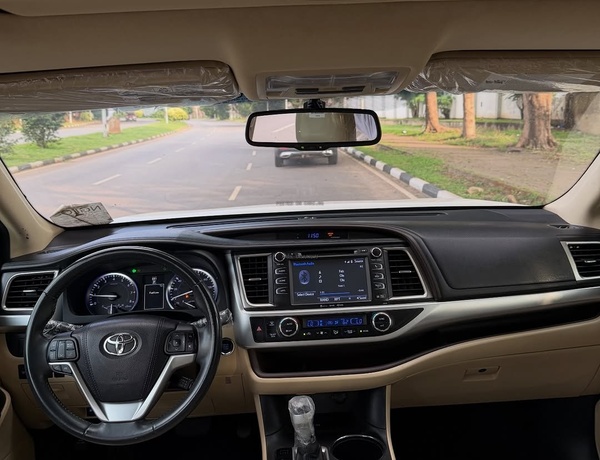 Toyota Highlander XLE 2017🔥 Luxury, Comfort & Reliability