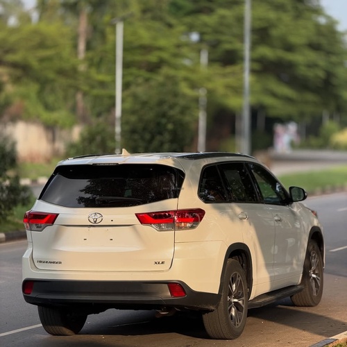 Toyota Highlander XLE 2017🔥 Luxury, Comfort & Reliability