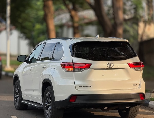 Toyota Highlander XLE 2017🔥 Luxury, Comfort & Reliability