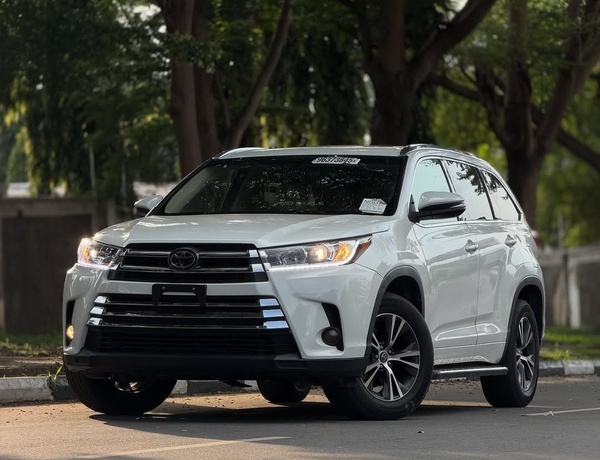 Toyota Highlander XLE 2017🔥 Luxury, Comfort & Reliability
