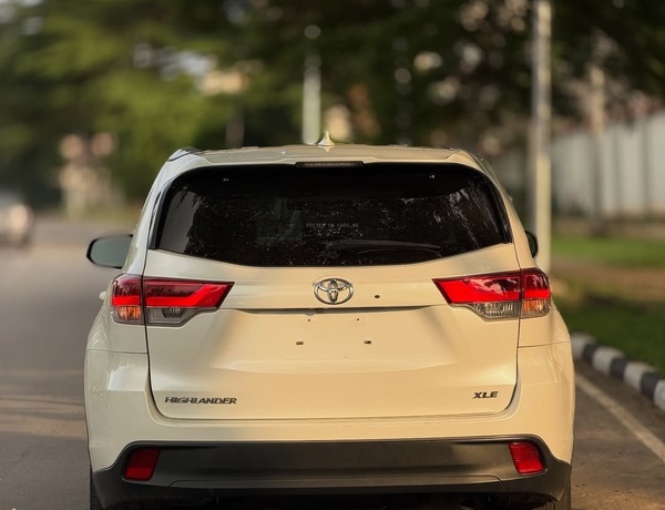Toyota Highlander XLE 2017🔥 Luxury, Comfort & Reliability