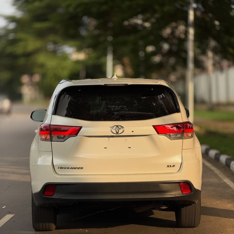 Toyota Highlander XLE 2017🔥 Luxury, Comfort & Reliability image