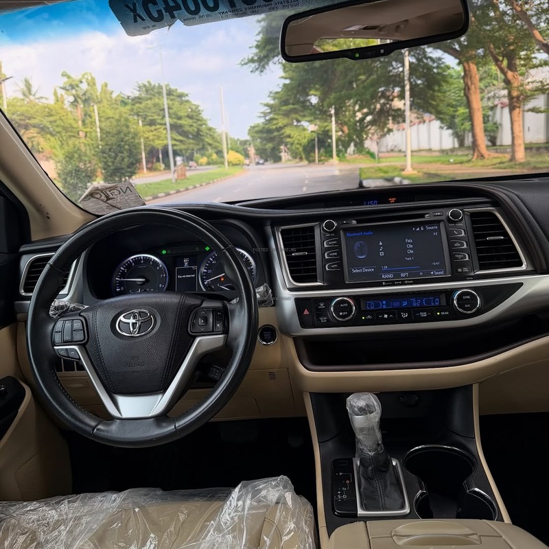 Toyota Highlander XLE 2017🔥 Luxury, Comfort & Reliability image