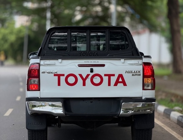Toyota Hilux SR5 2020 Pickup – No Issues, Heavy Duty Truck