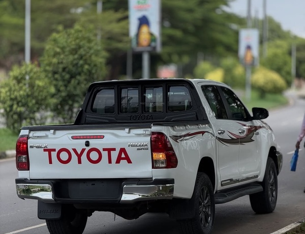Toyota Hilux SR5 2020 Pickup – No Issues, Heavy Duty Truck