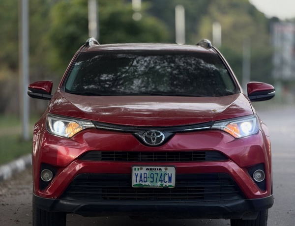 Nigerian Used Toyota RAV4 XLE 2016 in Abuja