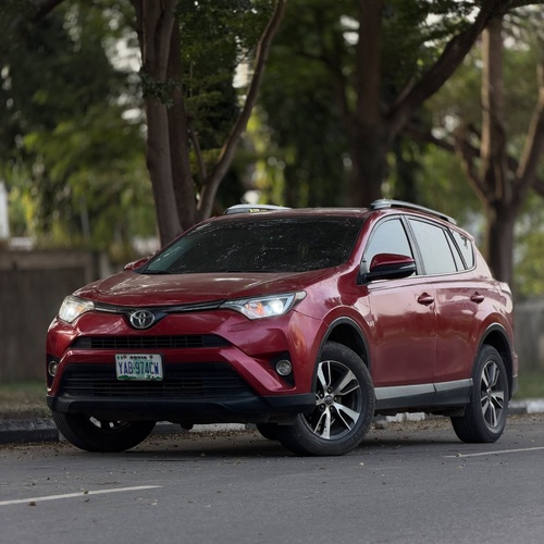 Nigerian Used Toyota RAV4 XLE 2016 in Abuja