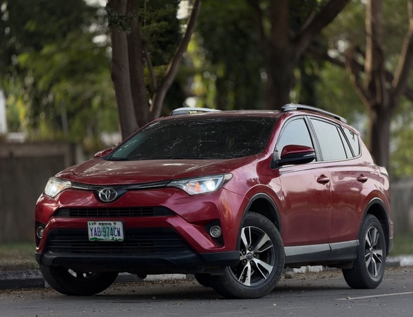 Nigerian Used Toyota RAV4 XLE 2016 in Abuja