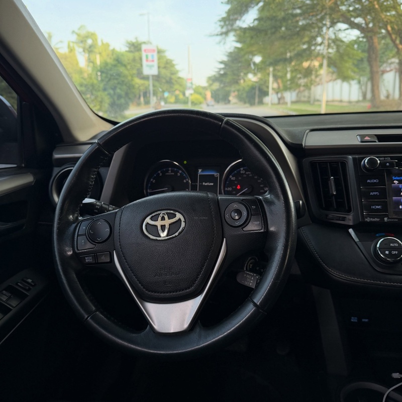 Nigerian Used Toyota RAV4 XLE 2016 in Abuja image