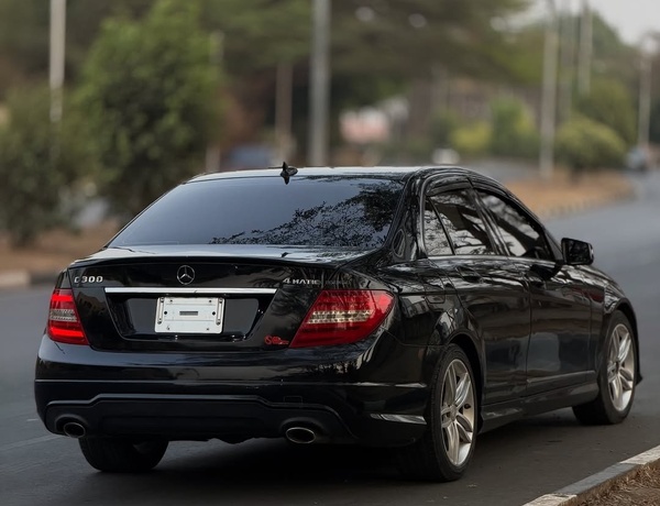 Foreign Used 2013 Mercedes Benz C300 for Sale In Abuja 
