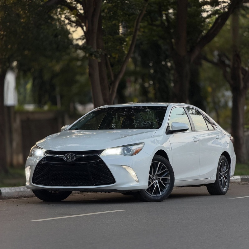 Foreign Used 2015 Toyota Camry SE image