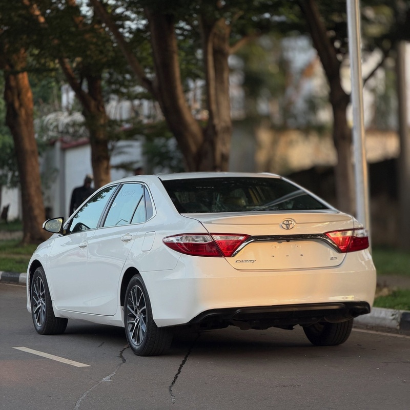 Foreign Used 2015 Toyota Camry SE image