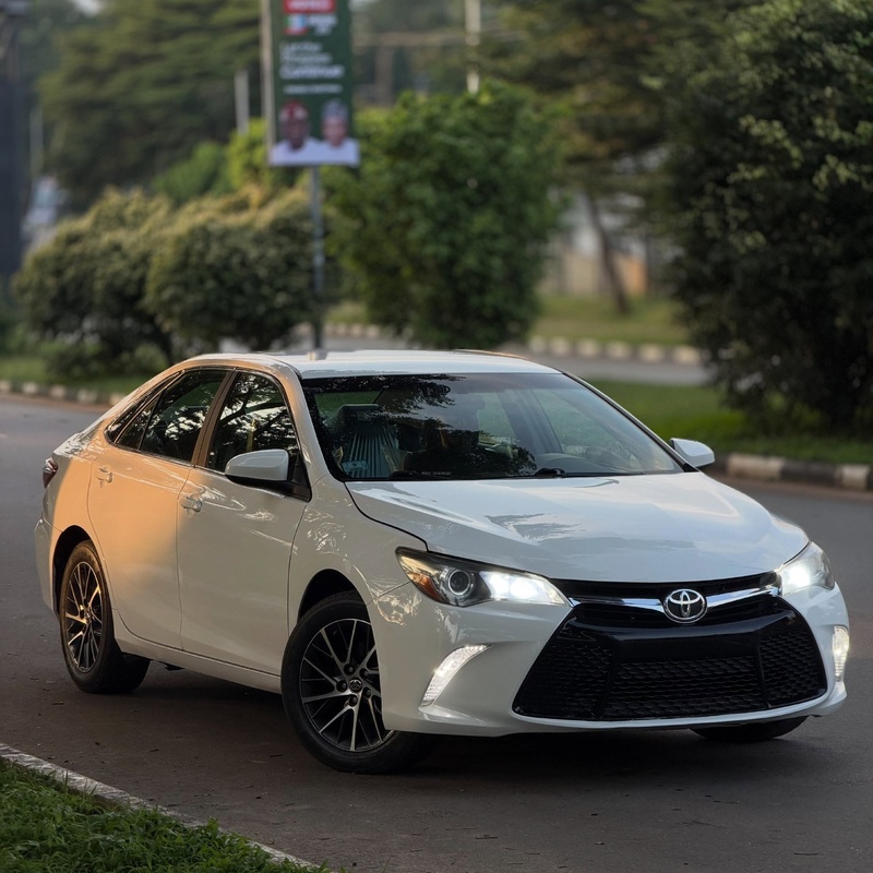 Foreign Used 2015 Toyota Camry SE image