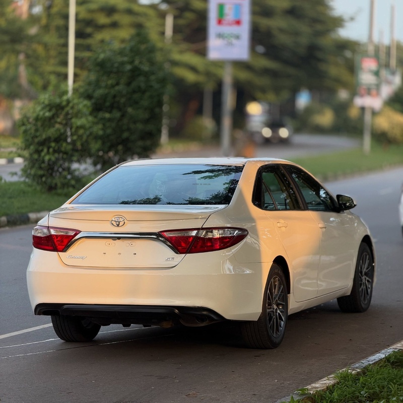 Foreign Used 2015 Toyota Camry SE image