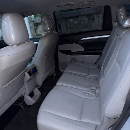 Urgent Sale: Toyota Highlander LE 2015 – Clean & Ready to Drive