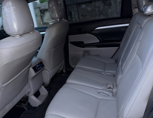 Urgent Sale: Toyota Highlander LE 2015 – Clean & Ready to Drive