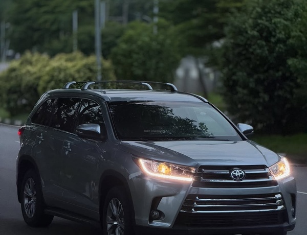 Urgent Sale: Toyota Highlander LE 2015 – Clean & Ready to Drive