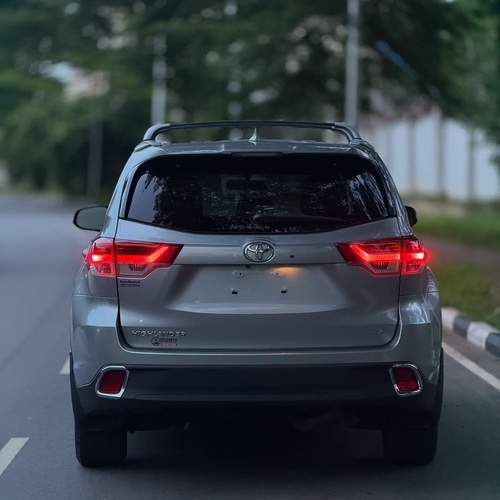 Urgent Sale: Toyota Highlander LE 2015 – Clean & Ready to Drive