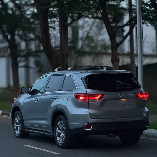 Urgent Sale: Toyota Highlander LE 2015 – Clean & Ready to Drive