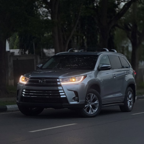 Urgent Sale: Toyota Highlander LE 2015 – Clean & Ready to Drive