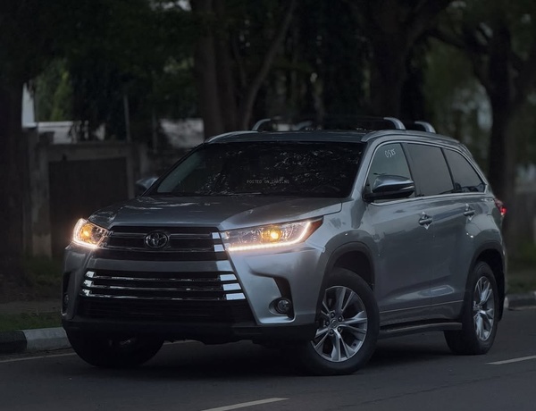 Urgent Sale: Toyota Highlander LE 2015 – Clean & Ready to Drive