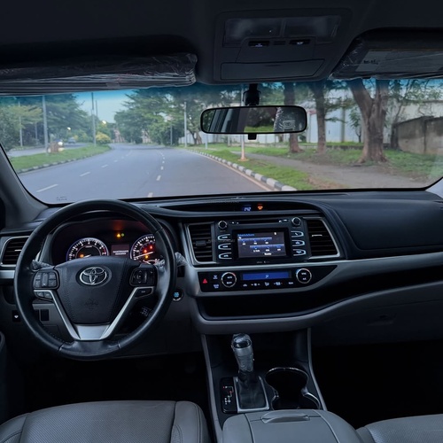 Urgent Sale: Toyota Highlander LE 2015 – Clean & Ready to Drive