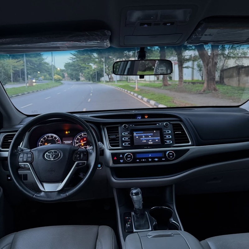 Urgent Sale: Toyota Highlander LE 2015 – Clean & Ready to Drive image