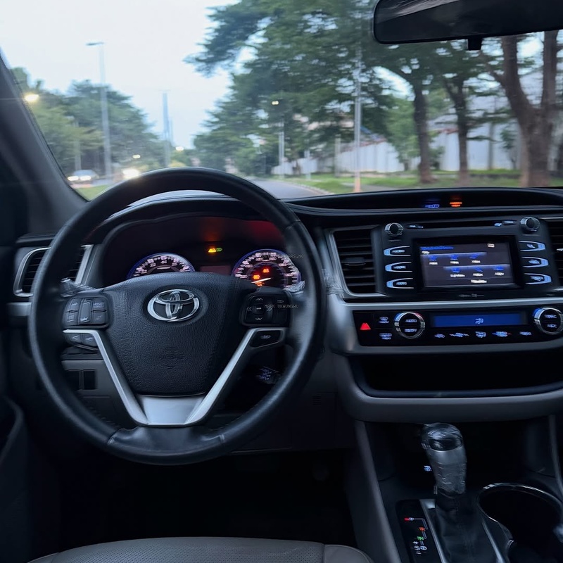 Urgent Sale: Toyota Highlander LE 2015 – Clean & Ready to Drive image