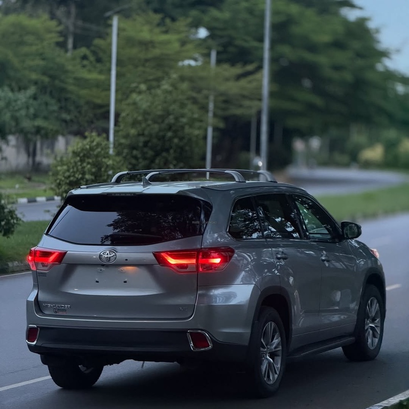 Urgent Sale: Toyota Highlander LE 2015 – Clean & Ready to Drive image
