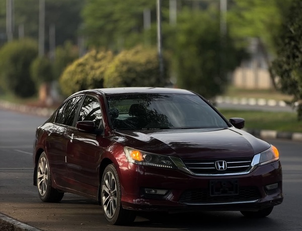 URGENT SALE: 2014 HONDA ACCORD SPORTFOR SALE IN ABUJA – VERY SHARP UNIT