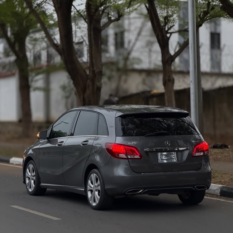 2017 MERCEDES-BENZ B250 – FOREIGN USED | COMPACT LUXURY CAR image