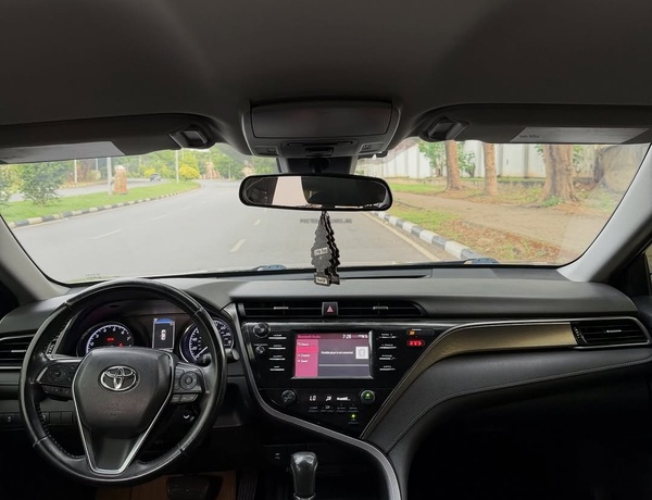 Urgent Sale: Toyota Camry SE 2019 – Clean & Ready to Drive