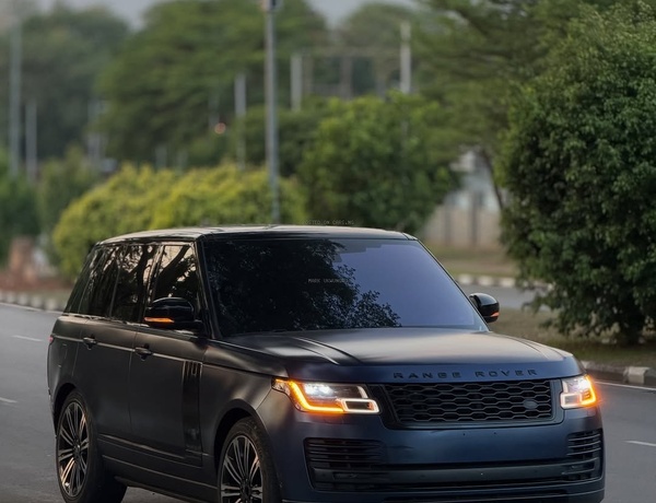  2018 RANGE ROVER VOGUE HSE FOREIGN USED– Very Sharp Body, No Fault