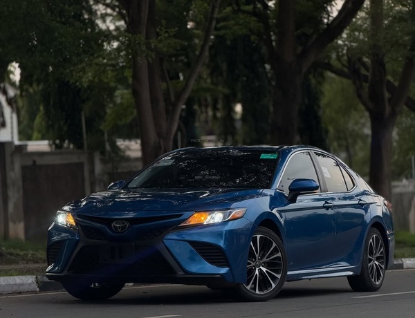 Well-Maintained Toyota Camry SE 2018 – Serious Buyers Only