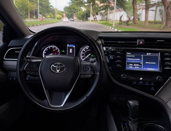 Well-Maintained Toyota Camry SE 2018 – Serious Buyers Only