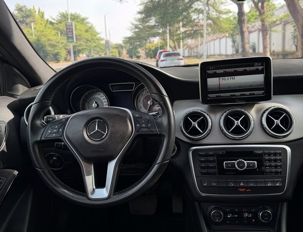 FOREIGN USED MERCEDES BENZ GLA250 2015 MODEL IN ABUJA
