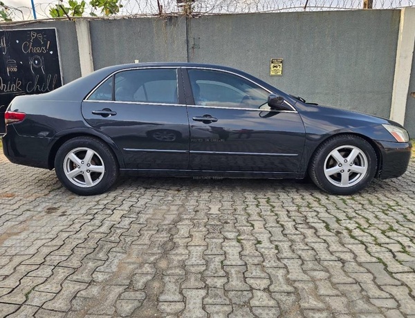 Clean Honda Accord 2004 for Sale In Lagos