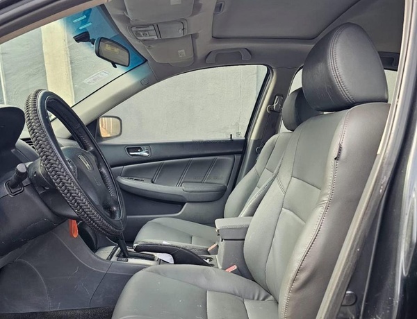 Clean Honda Accord 2004 for Sale In Lagos