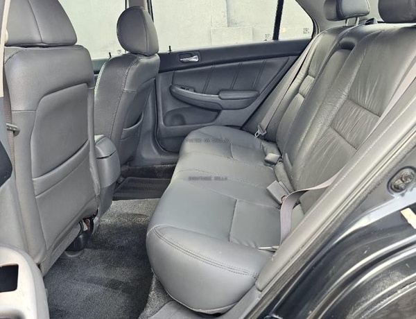 Clean Honda Accord 2004 for Sale In Lagos