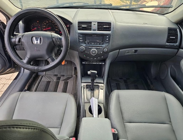 Clean Honda Accord 2004 for Sale In Lagos