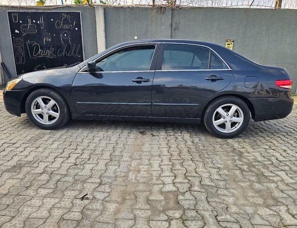 Clean Honda Accord 2004 for Sale In Lagos