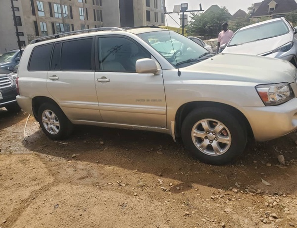 Toyota Highlander 2006 model for Sale In Abuja