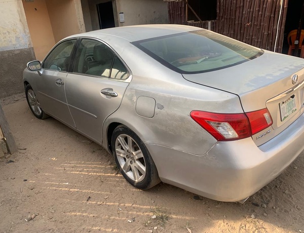 Nigerian used Lexus es 350 2010