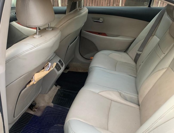 Nigerian used Lexus es 350 2010