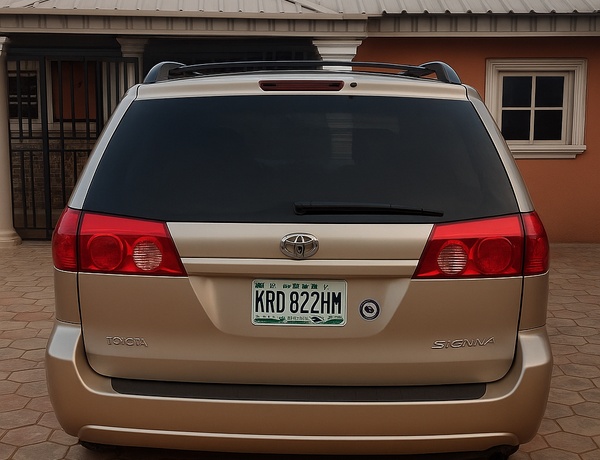 TOYOTA SEINA LE 2007 FOR SALE IN LAGOS