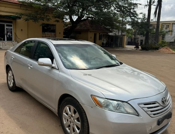 Distress sales XLE V6 Toyota Camry 2010 Thumbstart for Sale In Edo